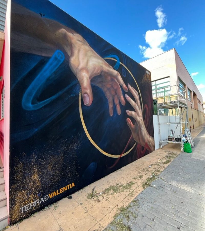 Mural de graffiti por la dana en Chiva