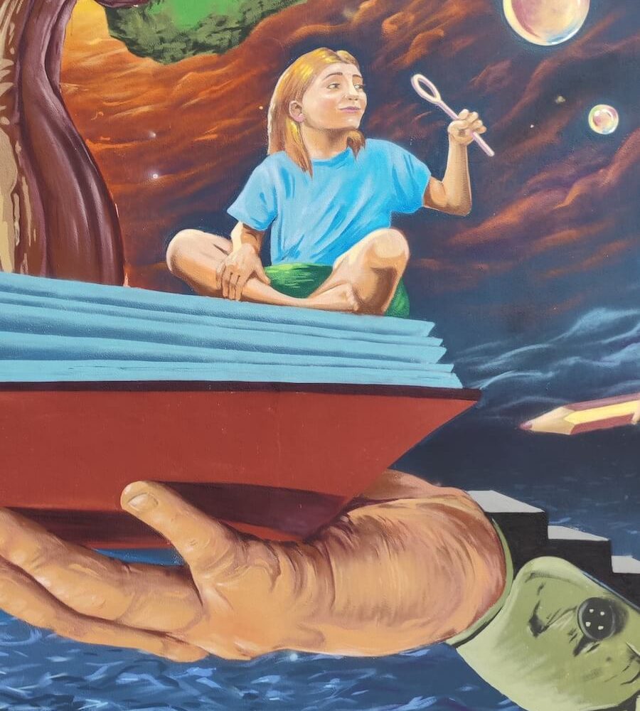 Mural de graffitis en Colegio