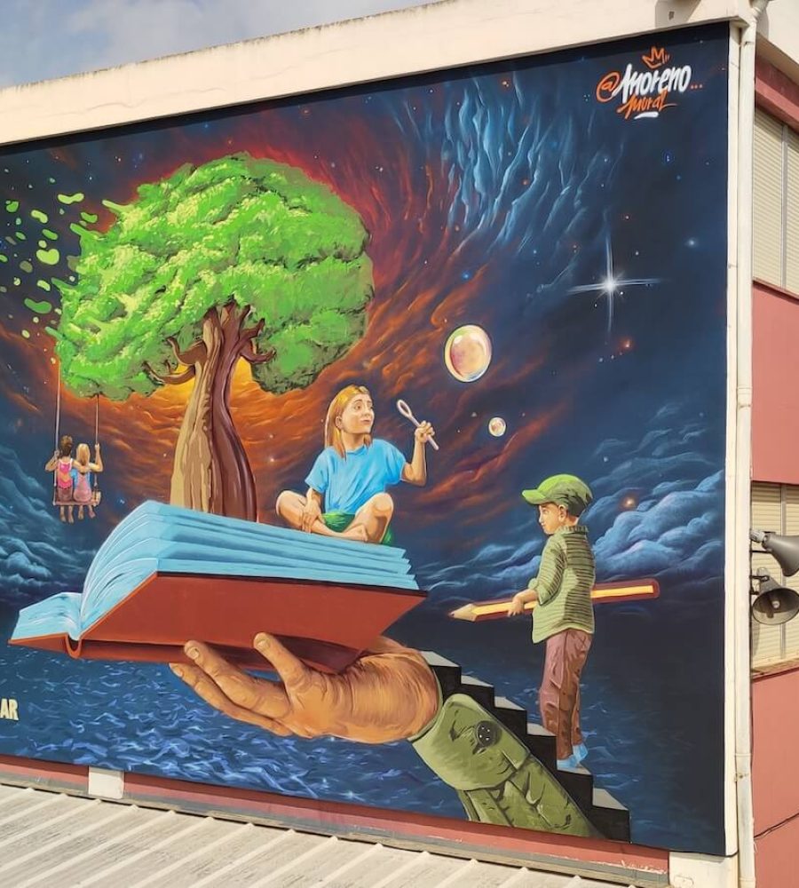 Mural de graffiti en Colegio